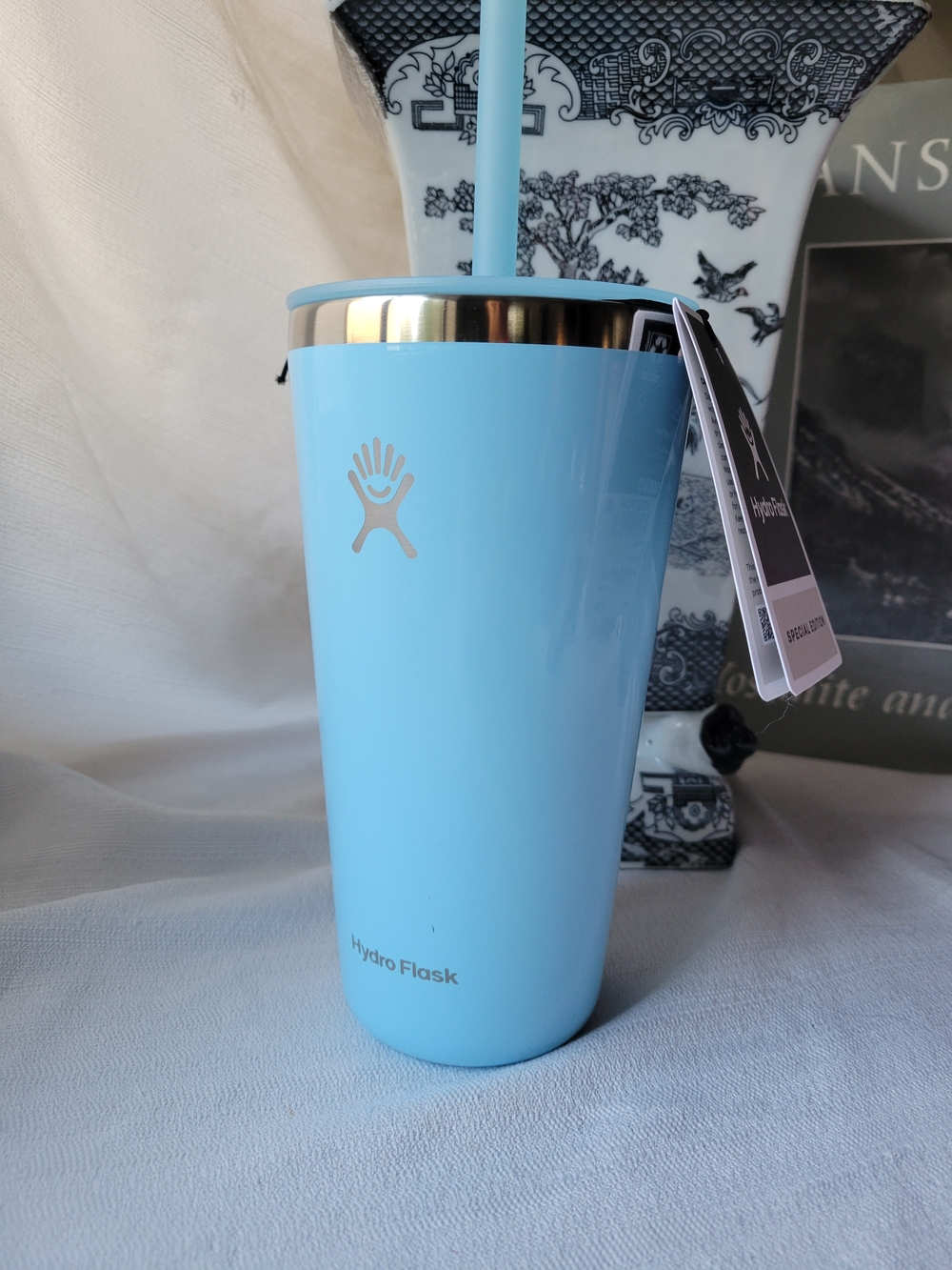 Hydro Flask Sky Blue Tumbler with Straw